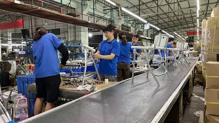 Wie wählen Sie den besten rollenden Duschtoilettenstuhl für Ihr Unternehmen aus?